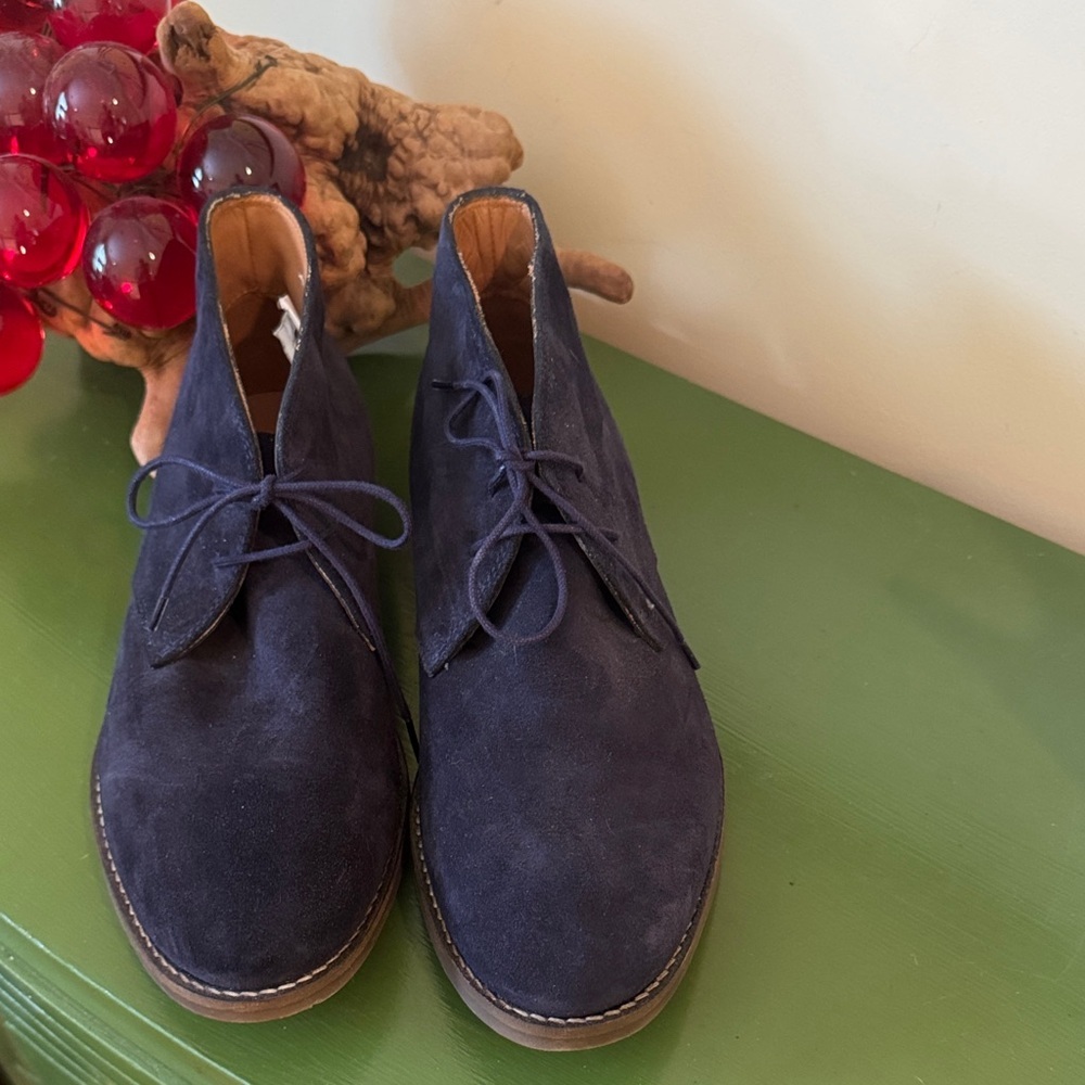 Massimo Dutti NWT blue suede shoes. Made in Portugal